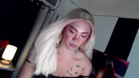 Snapshot of valentina_goddess_tsxxx chatting on 15, 1, 2025 Amanda online show from 15, 1, 2025