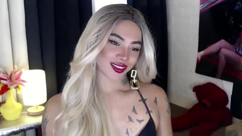 Snapshot of valentina_goddess_tsxxx chatting on 18, 2, 2025 Amanda online show from 18, 2, 2025