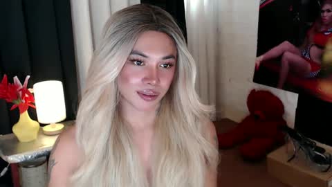 Snapshot of valentina_goddess_tsxxx chatting on 2, 3, 2025 Amanda online show from 2, 3, 2025