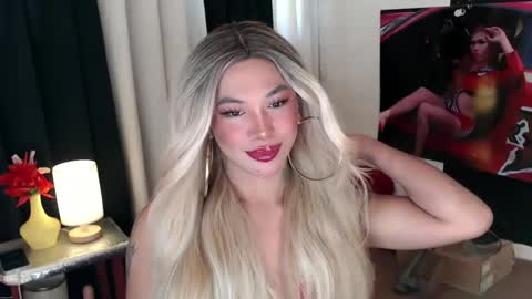 Snapshot of valentina_goddess_tsxxx chatting on 5, 3, 2025 Amanda online show from 5, 3, 2025