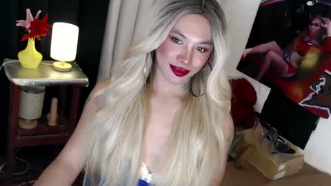 Snapshot of valentina_goddess_tsxxx chatting on 8, 3, 2025 Amanda online show from 8, 3, 2025