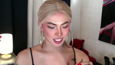 Snapshot of valentina_goddess_tsxxx chatting on 12, 3, 2025 Amanda online show from 12, 3, 2025