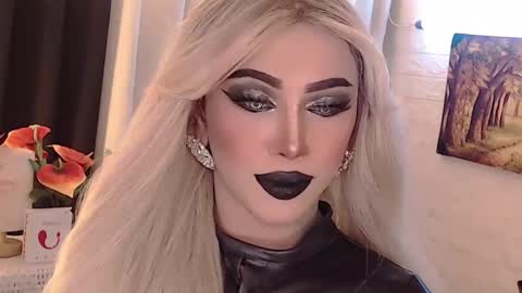 Snapshot of valentina_goddess_tsxxx chatting on 13, 9, 2025 Amanda online show from 13, 9, 2025