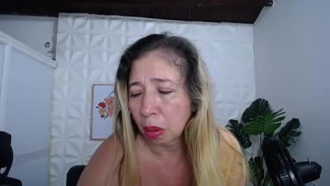 Snapshot of valentina_mature chatting on 1, 2, 2025 Valentina  online show from 1, 2, 2025