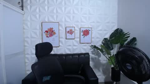 Snapshot of valentina_mature chatting on 4, 2, 2025 Valentina  online show from 4, 2, 2025