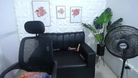 Snapshot of valentina_mature chatting on 13, 2, 2025 Valentina  online show from 13, 2, 2025