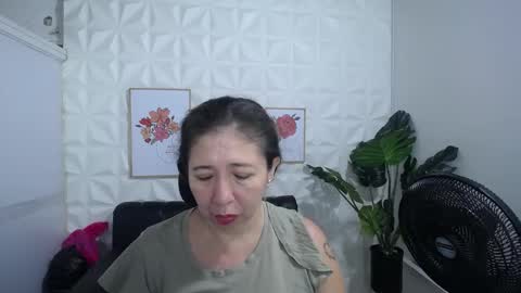 Snapshot of valentina_mature chatting on 14, 2, 2025 Valentina  online show from 14, 2, 2025