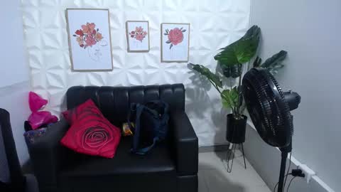 Snapshot of valentina_mature chatting on 17, 2, 2025 Valentina  online show from 17, 2, 2025