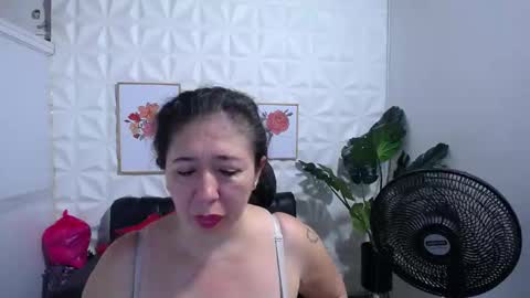 Snapshot of valentina_mature chatting on 20, 2, 2025 Valentina  online show from 20, 2, 2025