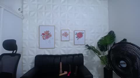 Snapshot of valentina_mature chatting on 25, 2, 2025 Valentina  online show from 25, 2, 2025