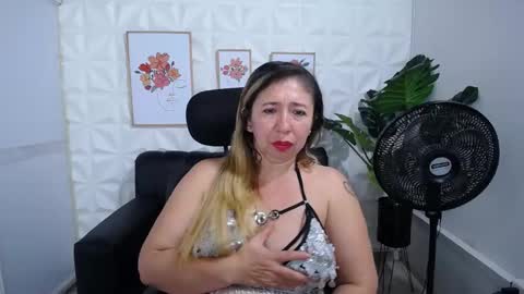 Snapshot of valentina_mature chatting on 27, 2, 2025 Valentina  online show from 27, 2, 2025