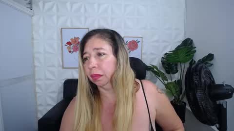 Snapshot of valentina_mature chatting on 2, 3, 2025 Valentina  online show from 2, 3, 2025