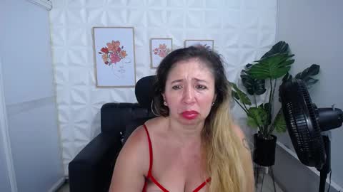 Snapshot of valentina_mature chatting on 4, 3, 2025 Valentina  online show from 4, 3, 2025