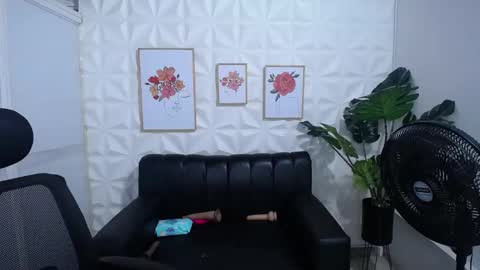 Snapshot of valentina_mature chatting on 5, 3, 2025 Valentina  online show from 5, 3, 2025