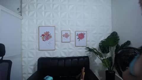 Snapshot of valentina_mature chatting on 5, 3, 2025 Valentina  online show from 5, 3, 2025