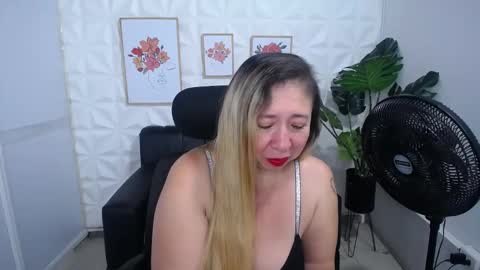 Snapshot of valentina_mature chatting on 6, 3, 2025 Valentina  online show from 6, 3, 2025