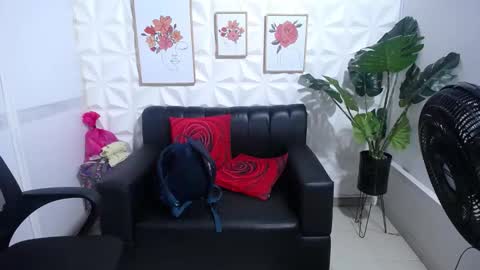Snapshot of valentina_mature chatting on 7, 3, 2025 Valentina  online show from 7, 3, 2025