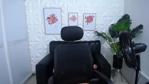 Snapshot of valentina_mature chatting on 8, 3, 2025 Valentina  online show from 8, 3, 2025