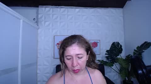 Snapshot of valentina_mature chatting on 9, 9, 2025 Valentina  online show from 9, 9, 2025