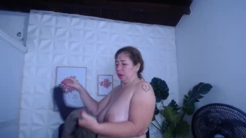 Snapshot of valentina_mature chatting on 16, 9, 2025 Valentina  online show from 16, 9, 2025