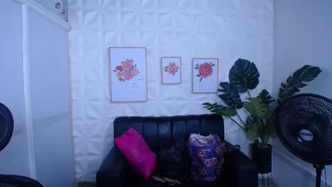 Snapshot of valentina_mature chatting on 20, 9, 2025 Valentina  online show from 20, 9, 2025