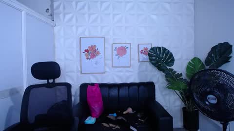 Snapshot of valentina_mature chatting on 28, 9, 2025 Valentina  online show from 28, 9, 2025