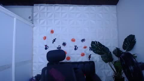 Snapshot of valentina_mature chatting on 4, 10, 2025 Valentina  online show from 4, 10, 2025