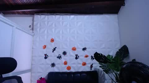 Snapshot of valentina_mature chatting on 7, 10, 2025 Valentina  online show from 7, 10, 2025