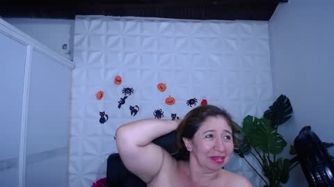 Snapshot of valentina_mature chatting on 20, 10, 2025 Valentina  online show from 20, 10, 2025