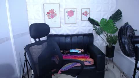 Snapshot of valentina_mature chatting on 25, 10, 2025 Valentina  online show from 25, 10, 2025