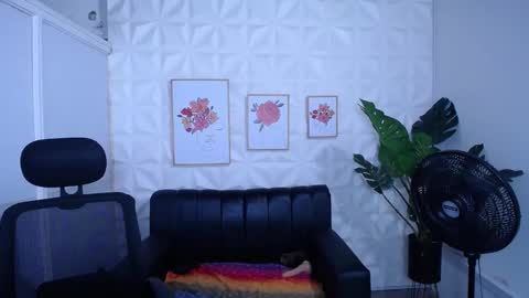 Snapshot of valentina_mature chatting on 27, 10, 2025 Valentina  online show from 27, 10, 2025