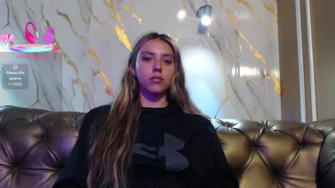 Snapshot of valentina_red18 chatting on 15, 9, 2025 Valentina online show from 15, 9, 2025