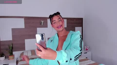 Valentina online show from 2, 2, 2025