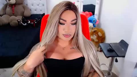 Snapshot of valentinaxqueen chatting on 7, 10, 2025 online show from 7, 10, 2025