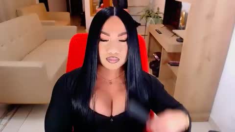 Snapshot of valentinaxqueen chatting on 19, 10, 2025 online show from 19, 10, 2025