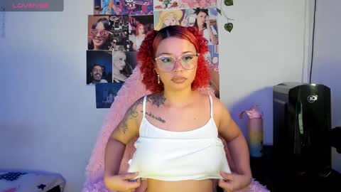 Snapshot of valentinna_5 chatting on 13, 12, 2024 Danielle Please help me to reach 300 thumbs up online show from 13, 12, 2024