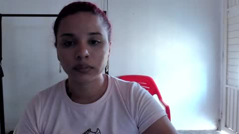 Snapshot of valentinna_5 chatting on 25, 1, 2025 Danielle Please help me to reach 300 thumbs up online show from 25, 1, 2025