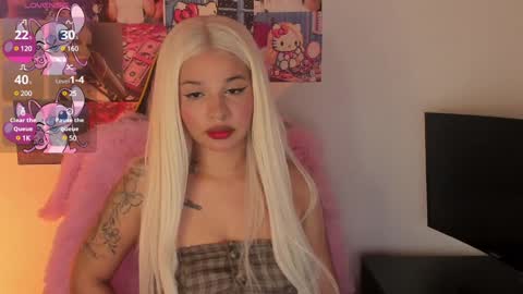 Snapshot of valentinna_5 chatting on 6, 2, 2025 Danielle Please help me to reach 300 thumbs up online show from 6, 2, 2025