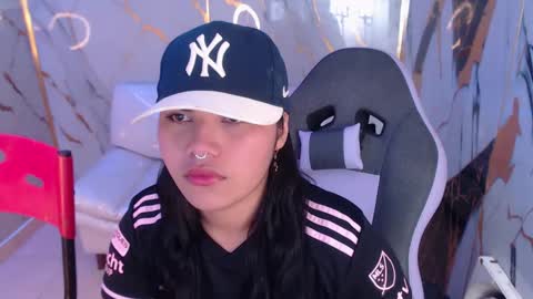 valeri_harpers4 online show from 5, 10, 2025