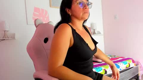 Snapshot of valeri_rodriguez41 chatting on 28, 10, 2025 Valeri online show from 28, 10, 2025