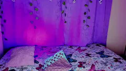 valeria_hernandez_19 online show from 14, 7, 2026