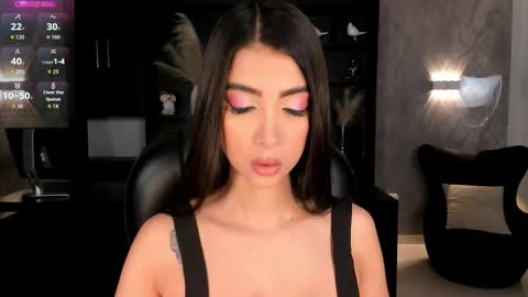 Snapshot of valeriavelvet chatting on 8, 11, 2025 Vale online show from 8, 11, 2025