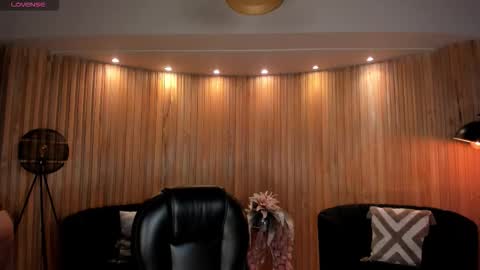 Snapshot of valeriavelvet chatting on 15, 12, 2025 Vale online show from 15, 12, 2025