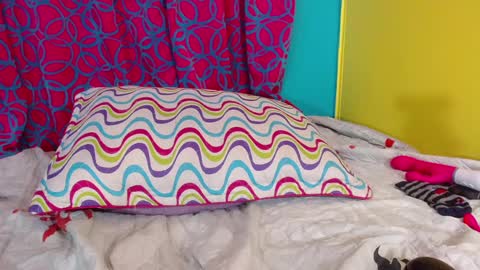 Snapshot of valerie_mase chatting on 8, 3, 2025 vale online show from 8, 3, 2025