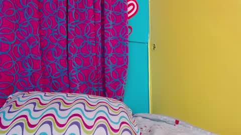 Snapshot of valerie_mase chatting on 10, 3, 2025 vale online show from 10, 3, 2025