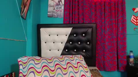 Snapshot of valerie_mase chatting on 25, 9, 2025 vale online show from 25, 9, 2025