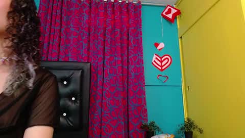 Snapshot of valerie_mase chatting on 23, 10, 2025 vale online show from 23, 10, 2025