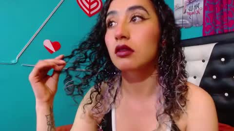 Snapshot of valerie_mase chatting on 28, 10, 2025 vale online show from 28, 10, 2025