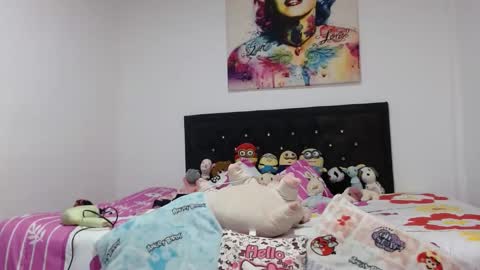 Snapshot of valerie_rousse chatting on 5, 3, 2025 valerie_rousse online show from 5, 3, 2025