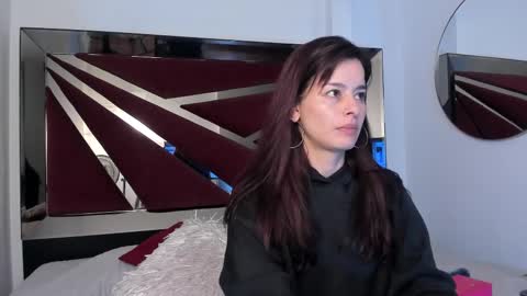 valeriemattson_ online show from 9, 10, 2025